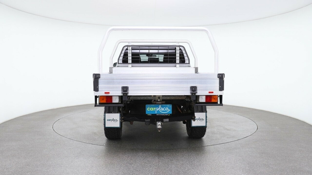 Toyota Hilux image 2