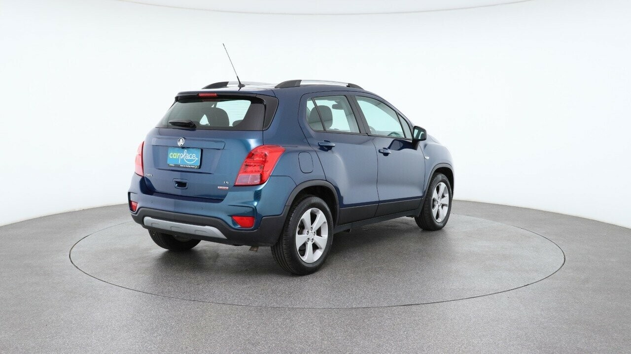 Holden Trax image 4