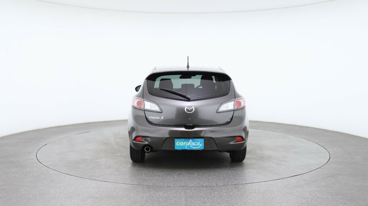 Mazda 3 image 2