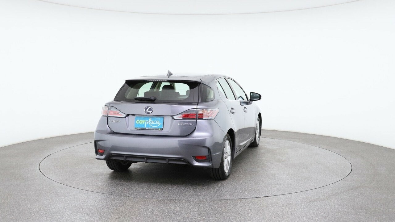 Lexus Ct image 3