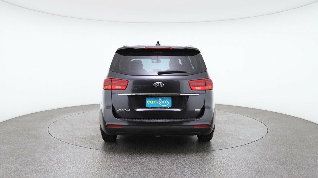 Kia Carnival image 2