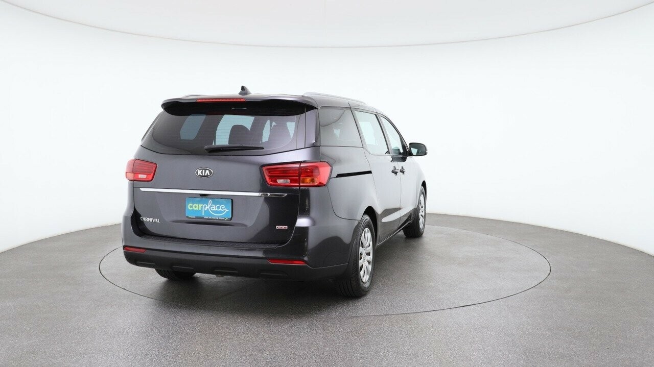 Kia Carnival image 3