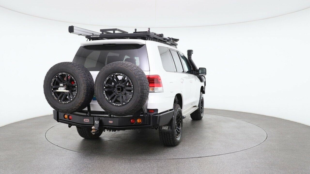 Toyota Landcruiser image 3