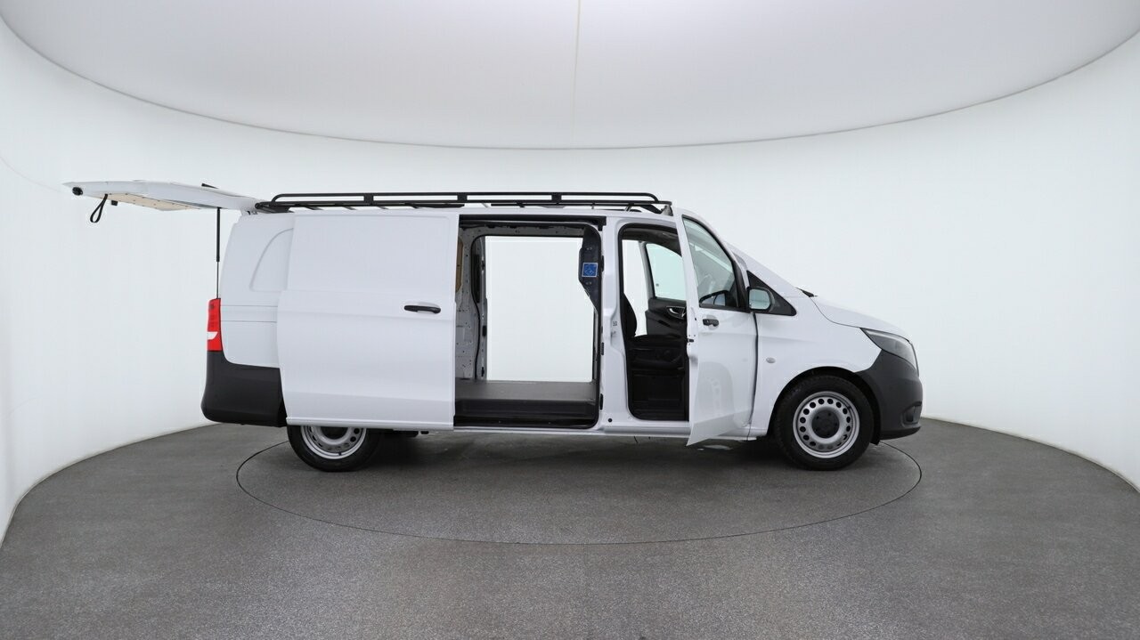 Mercedes Benz Vito image 4