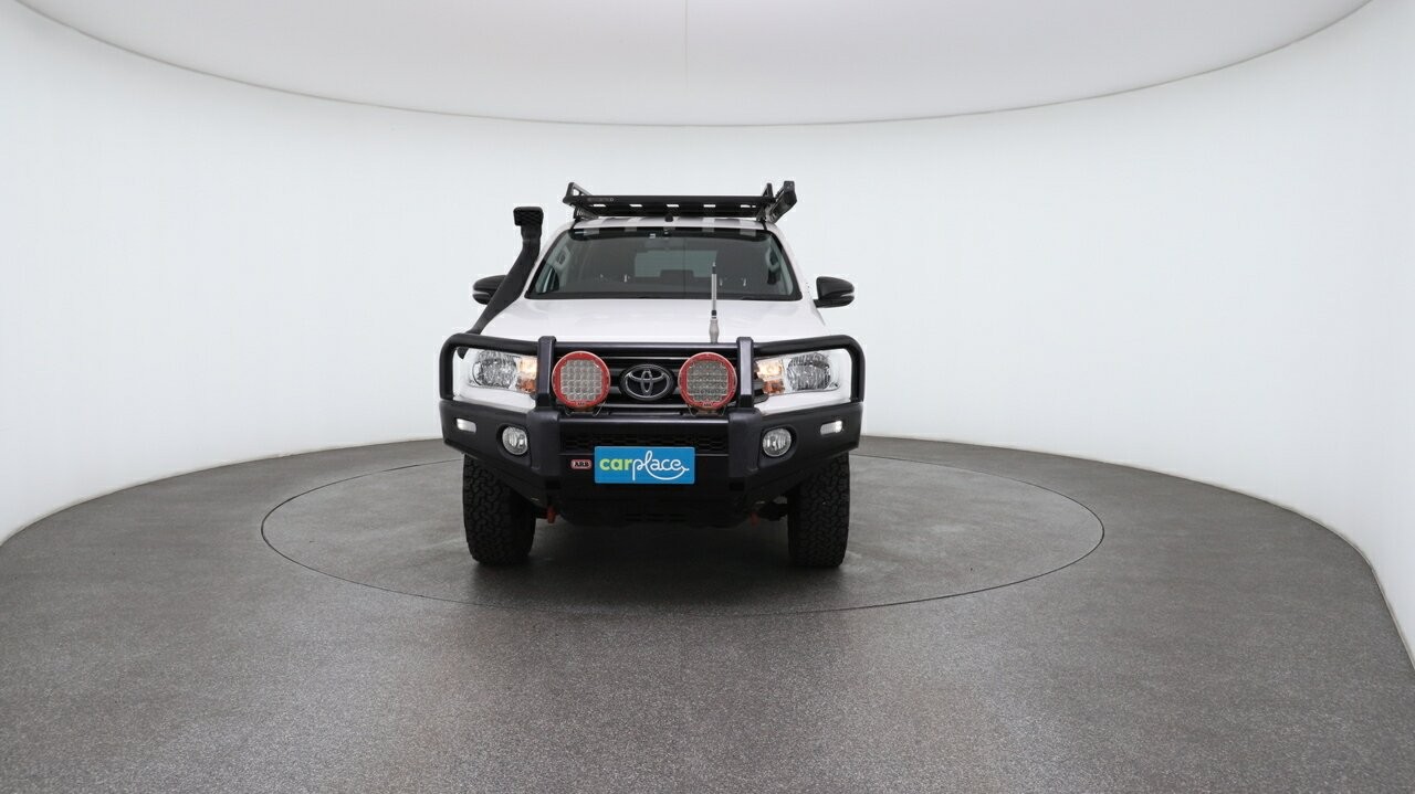 Toyota Hilux image 2