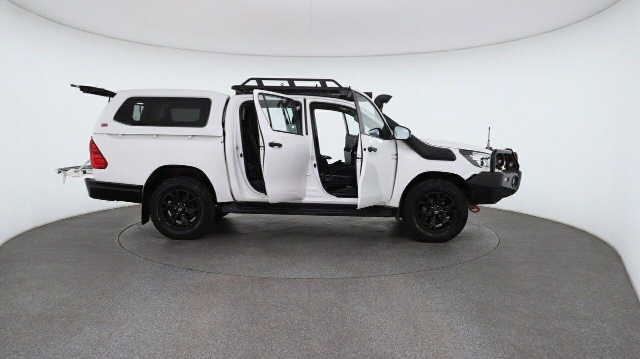 Toyota Hilux image 4