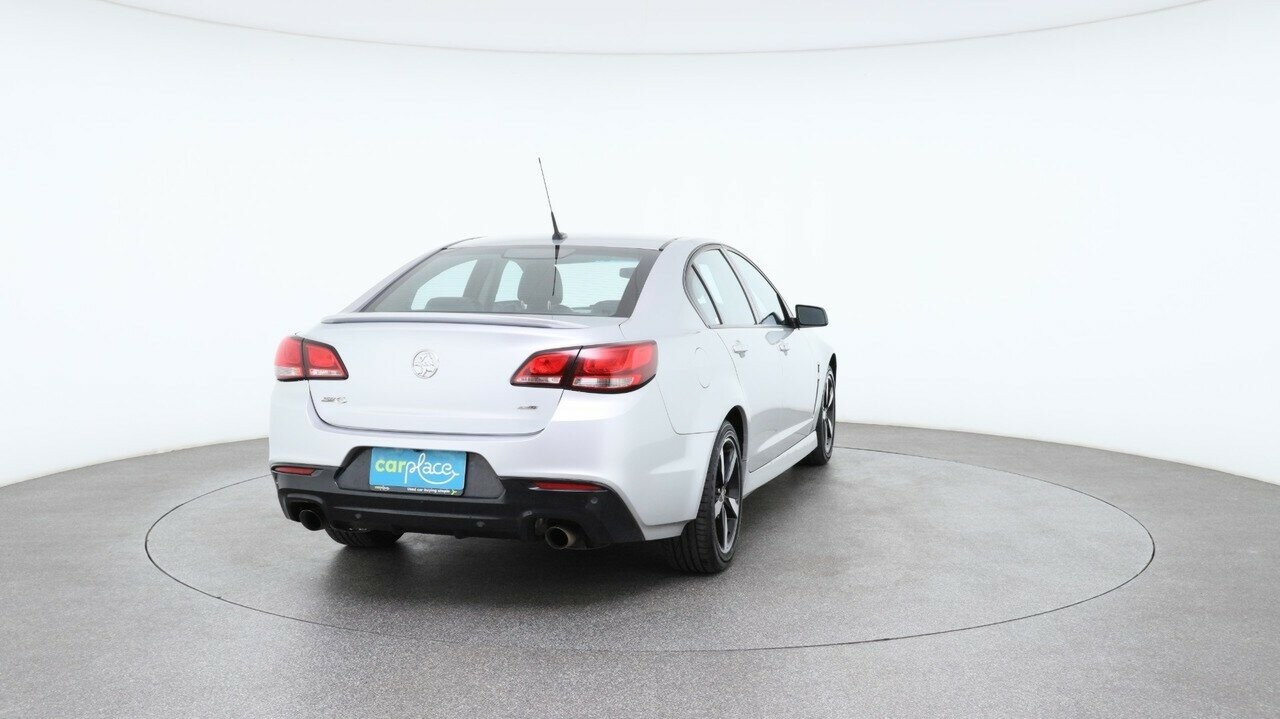 Holden Commodore image 3