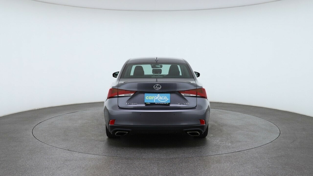 Lexus Is image 2