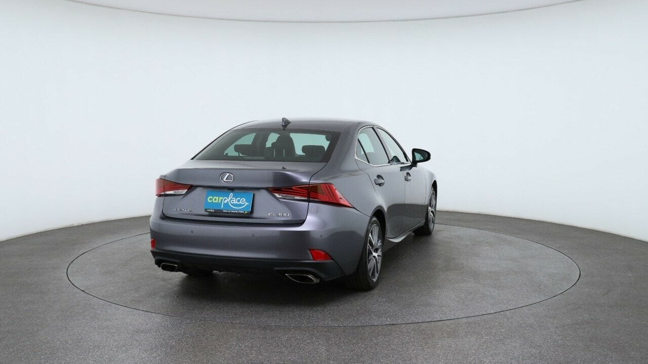 Lexus Is image 3