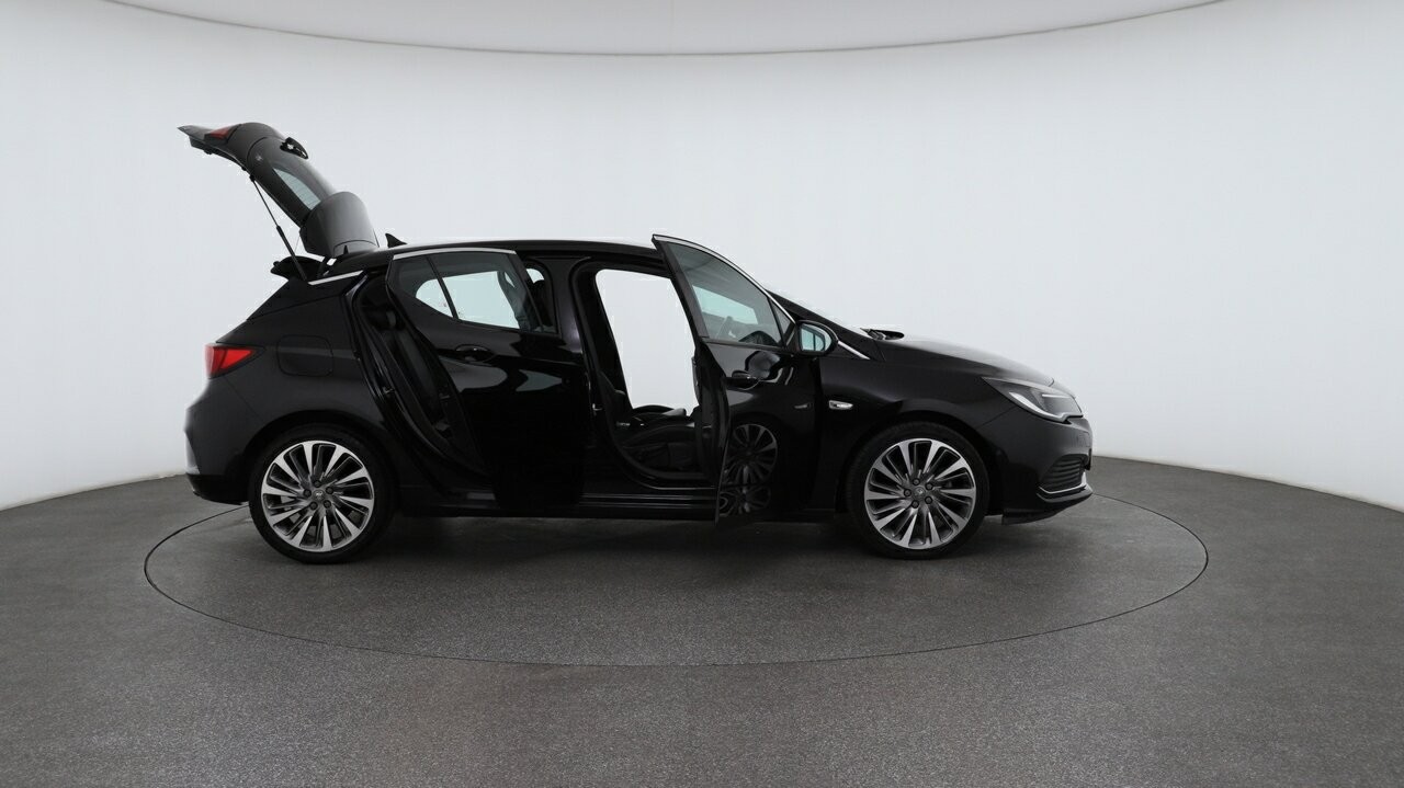 Holden Astra image 4