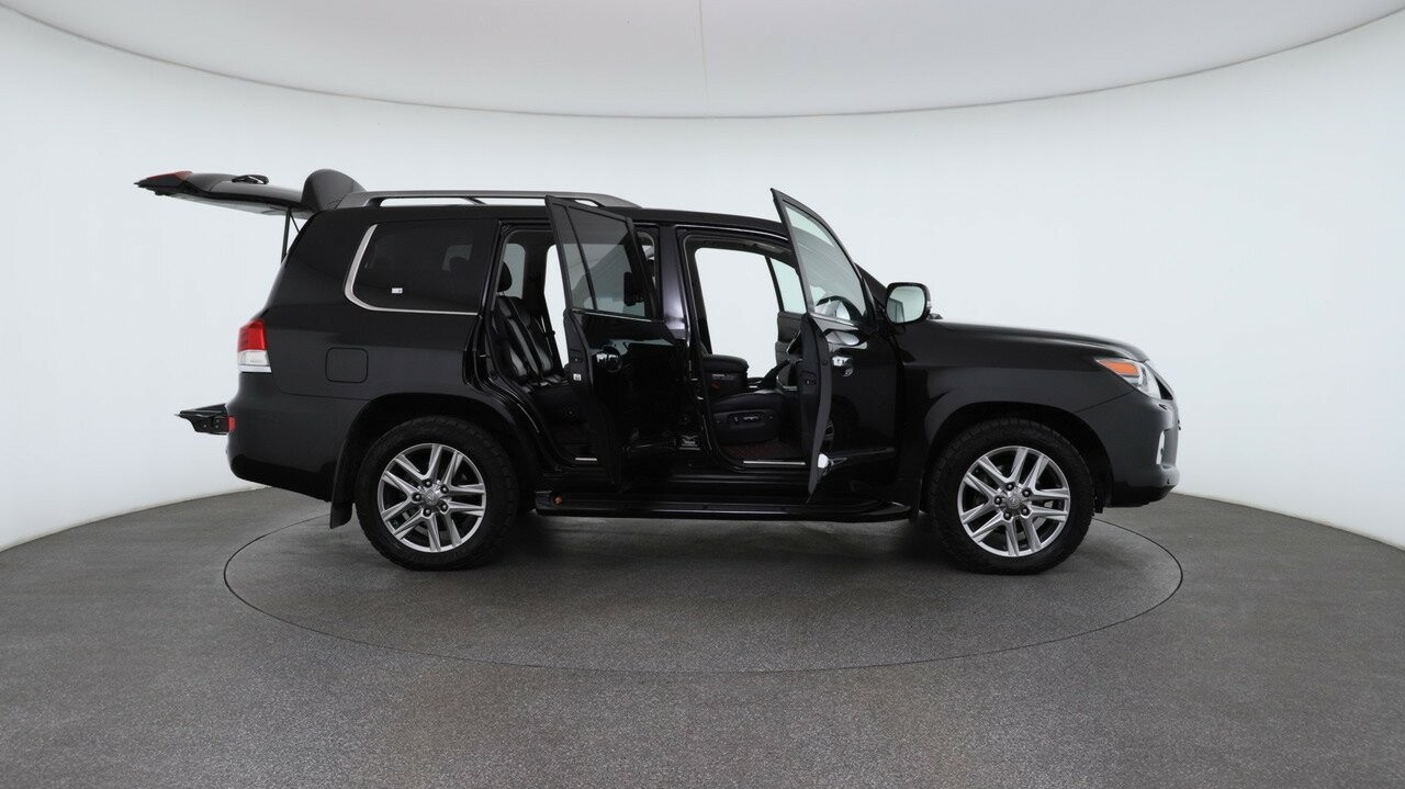 Lexus Lx image 4