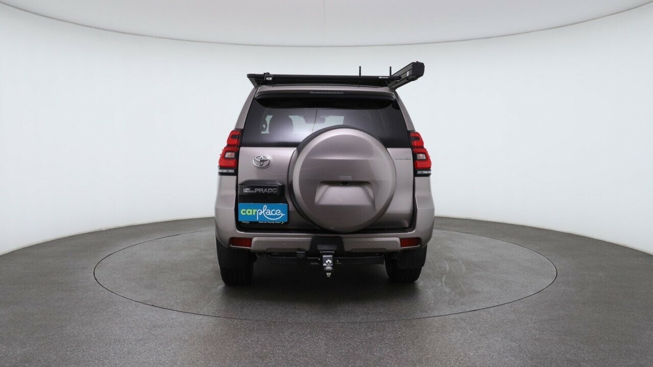 Toyota Landcruiser Prado image 2