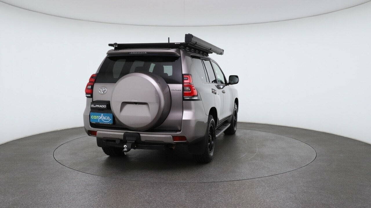 Toyota Landcruiser Prado image 3