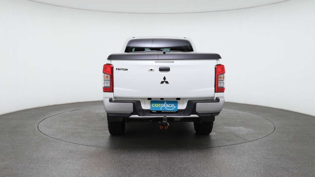 Mitsubishi Triton image 2