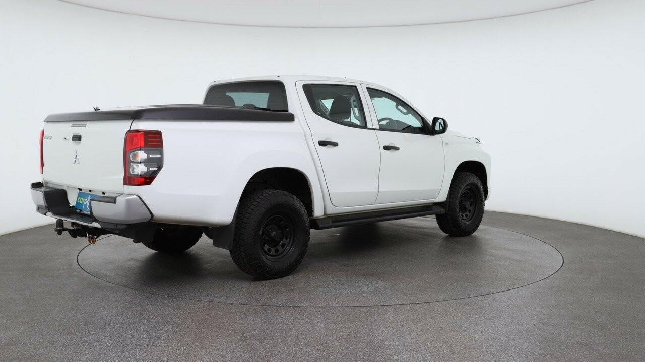 Mitsubishi Triton image 3