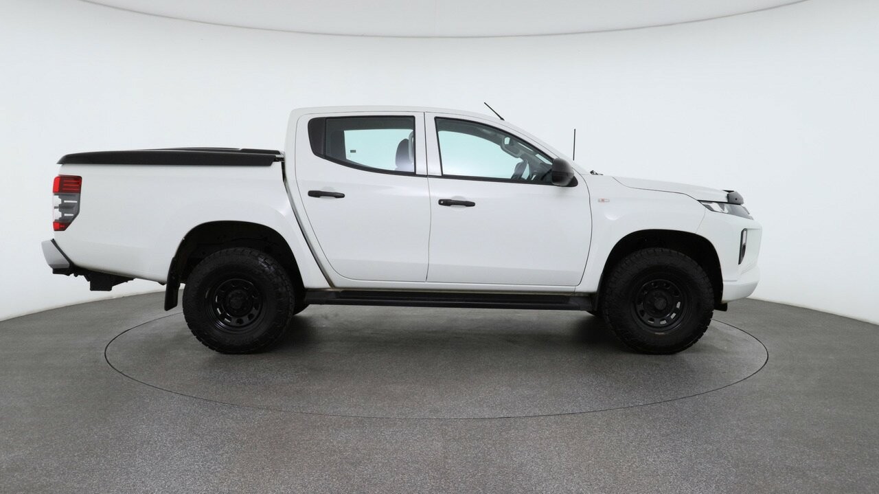 Mitsubishi Triton image 4