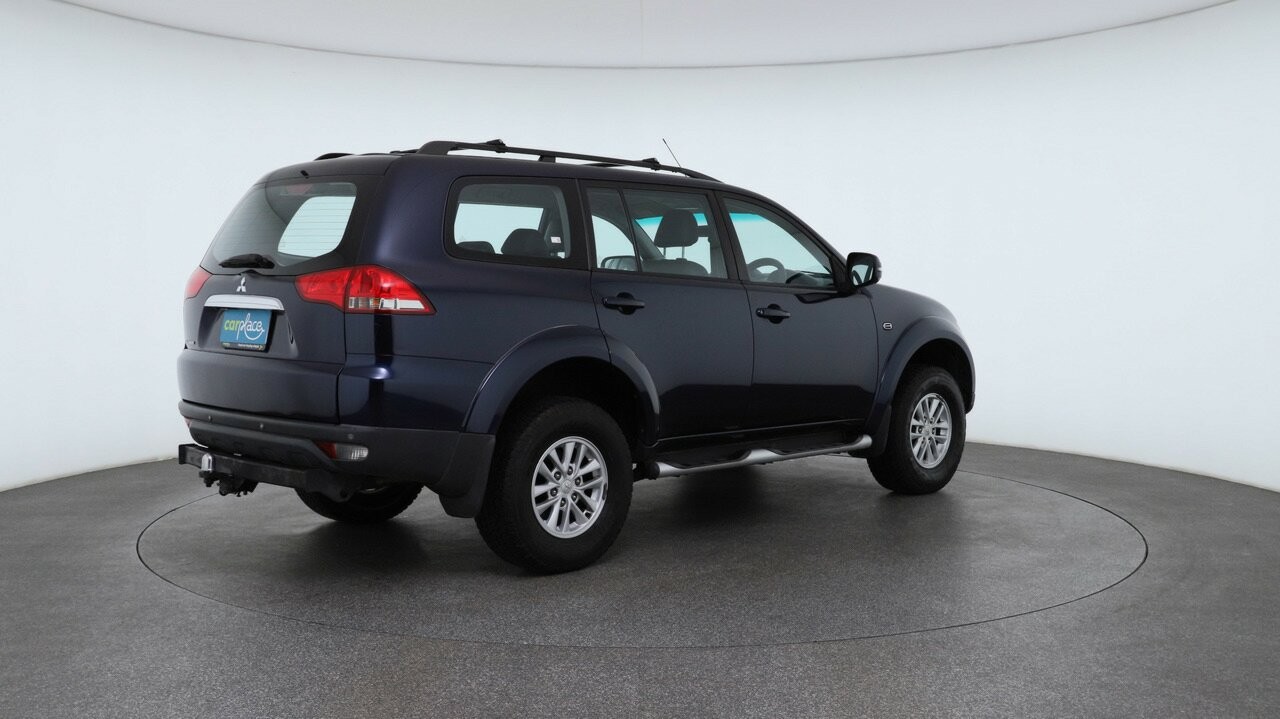 Mitsubishi Challenger image 3
