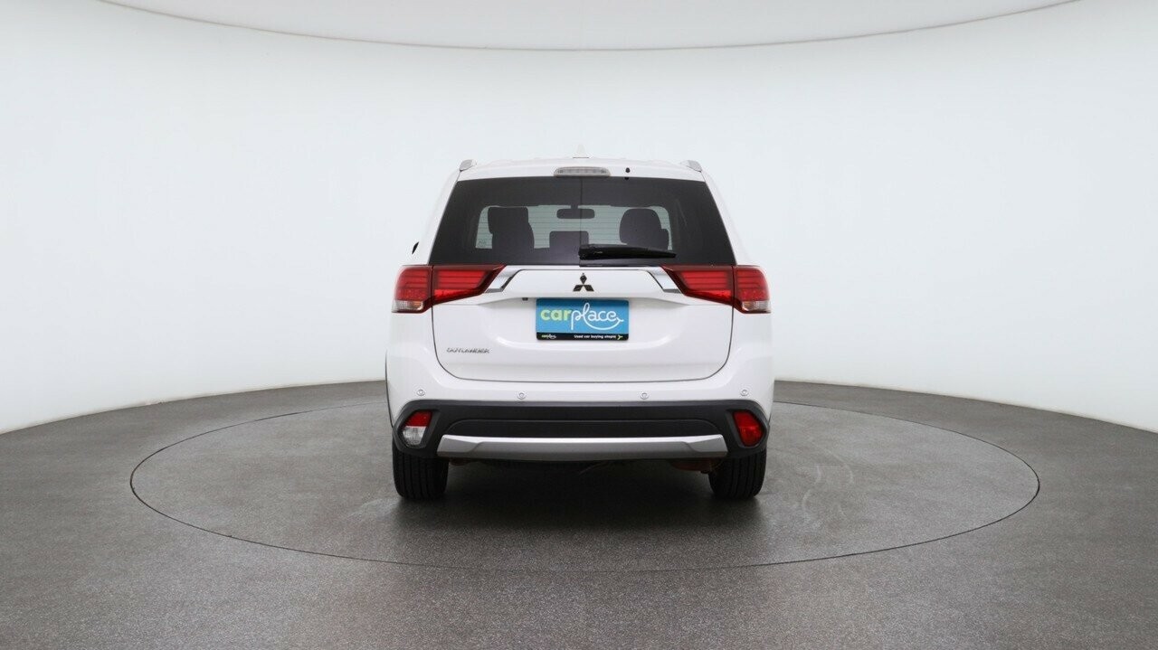 Mitsubishi Outlander image 2