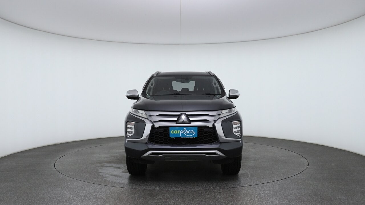 Mitsubishi Pajero Sport image 2
