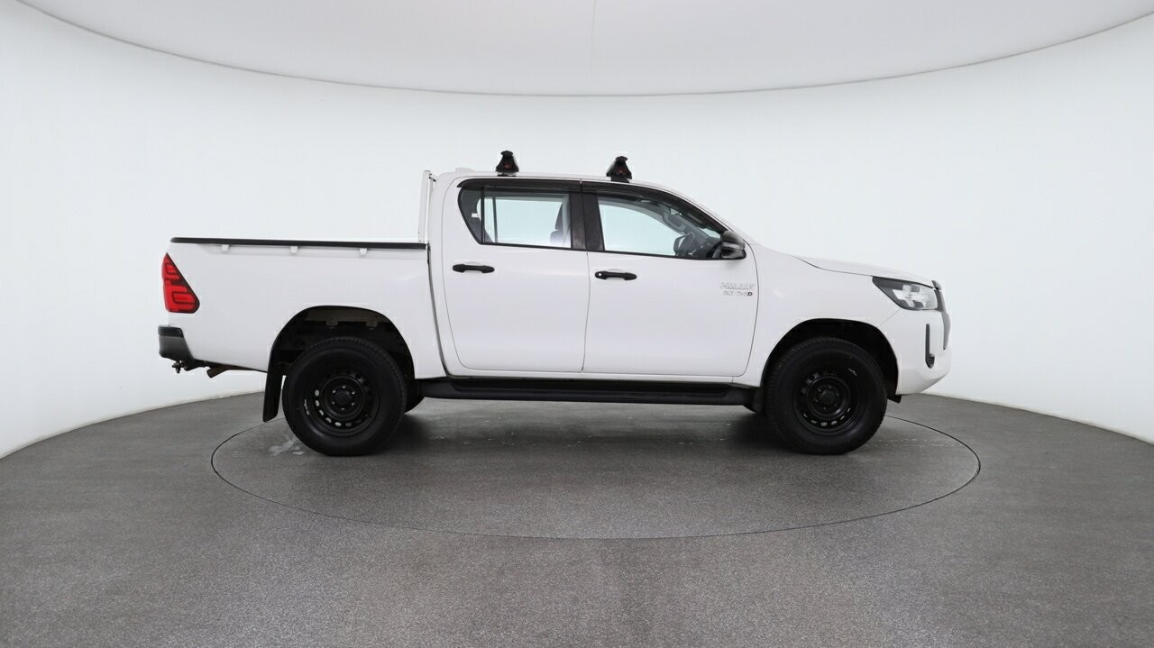 Toyota Hilux image 3