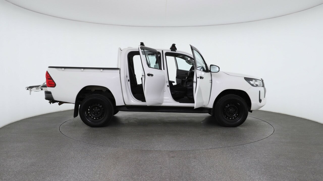 Toyota Hilux image 4