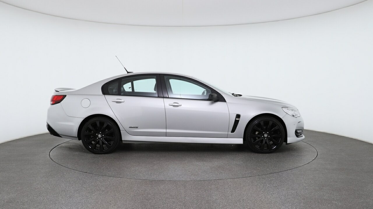 Holden Commodore image 3