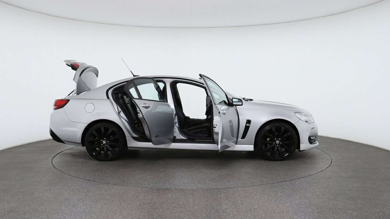 Holden Commodore image 4