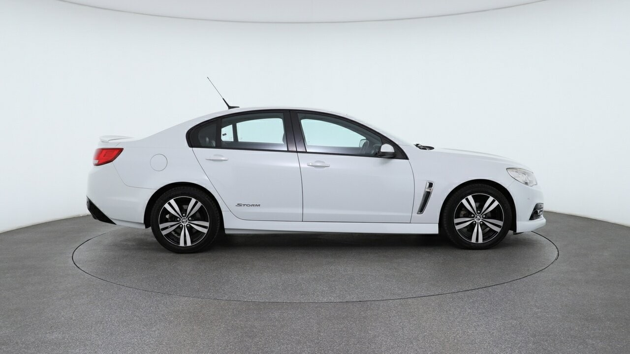 Holden Commodore image 3