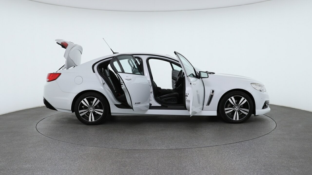 Holden Commodore image 4