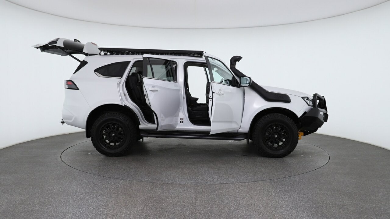 Isuzu Mu-x image 4