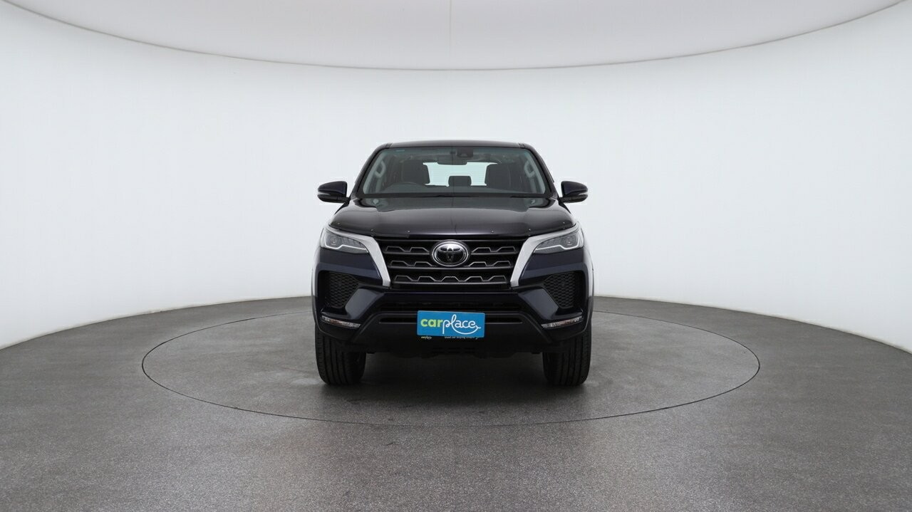 Toyota Fortuner image 2