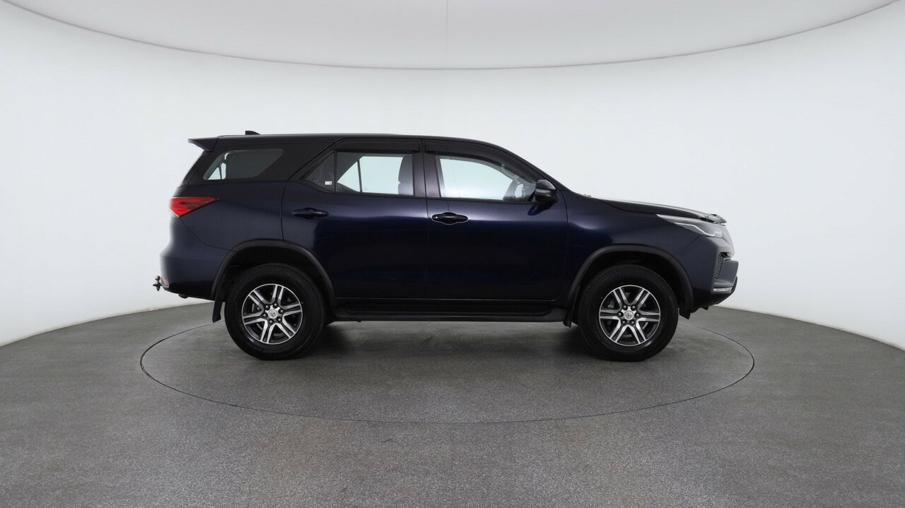Toyota Fortuner image 3