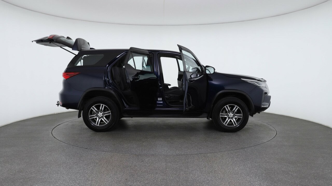 Toyota Fortuner image 4