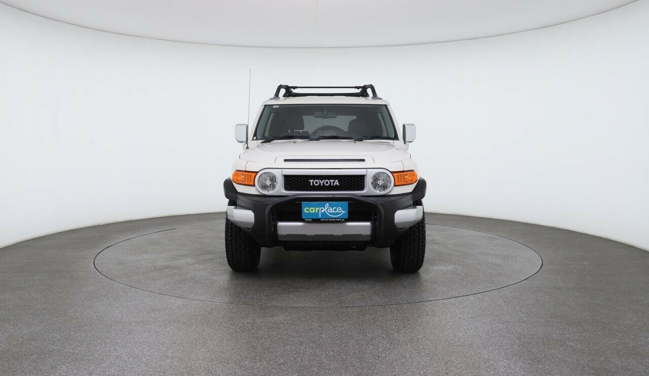Toyota Fj Cruiser image 2