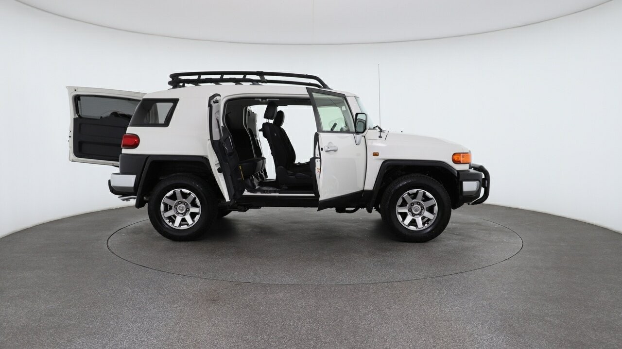 Toyota Fj Cruiser image 4