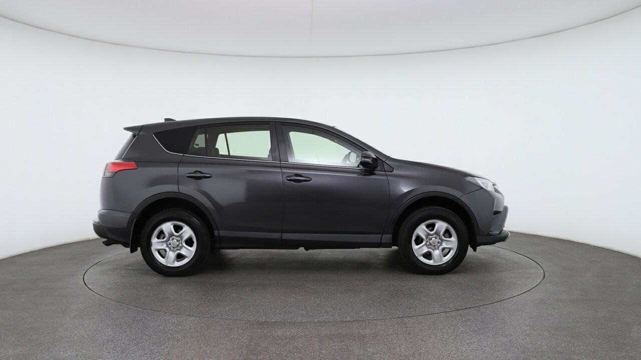 Toyota Rav4 image 3