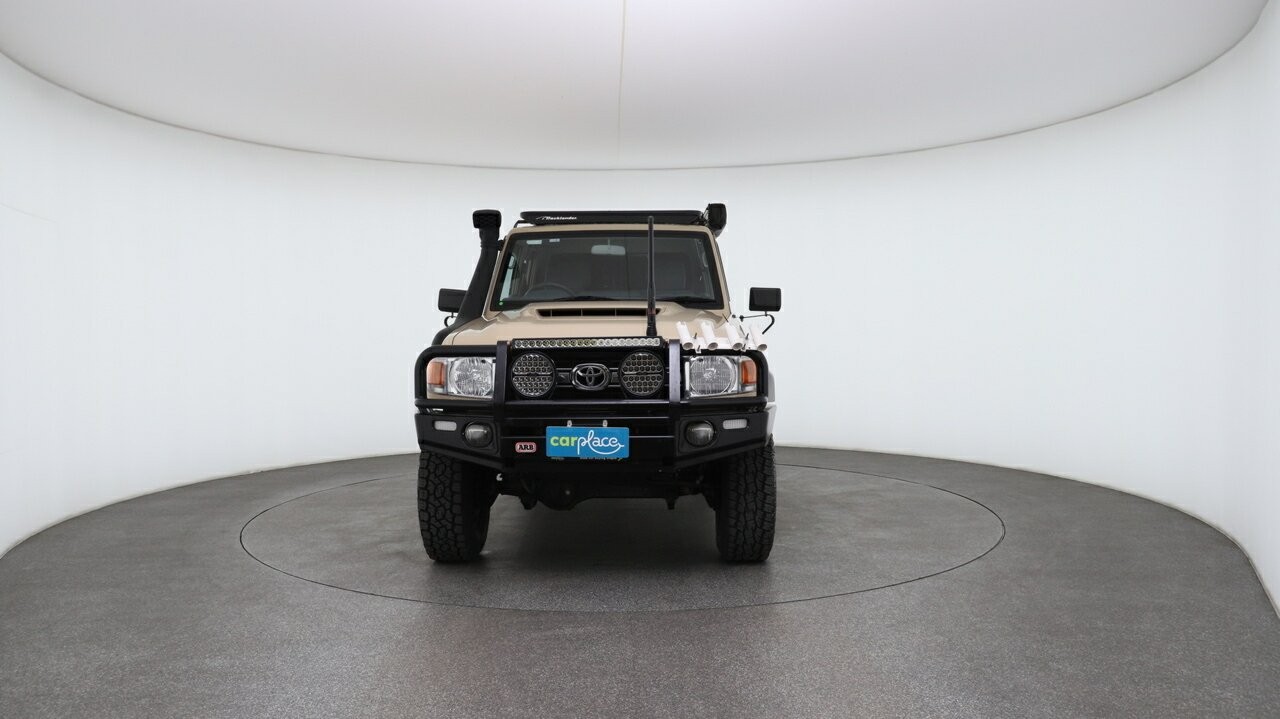 Toyota Landcruiser image 2