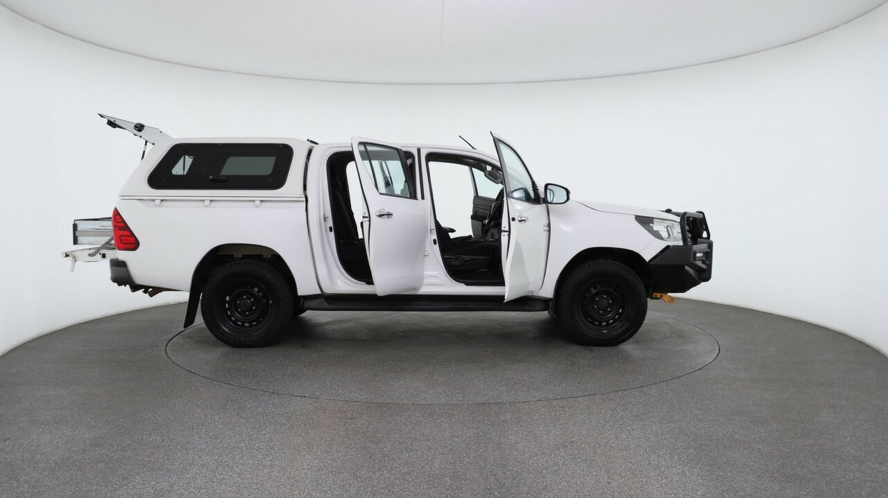 Toyota Hilux image 4