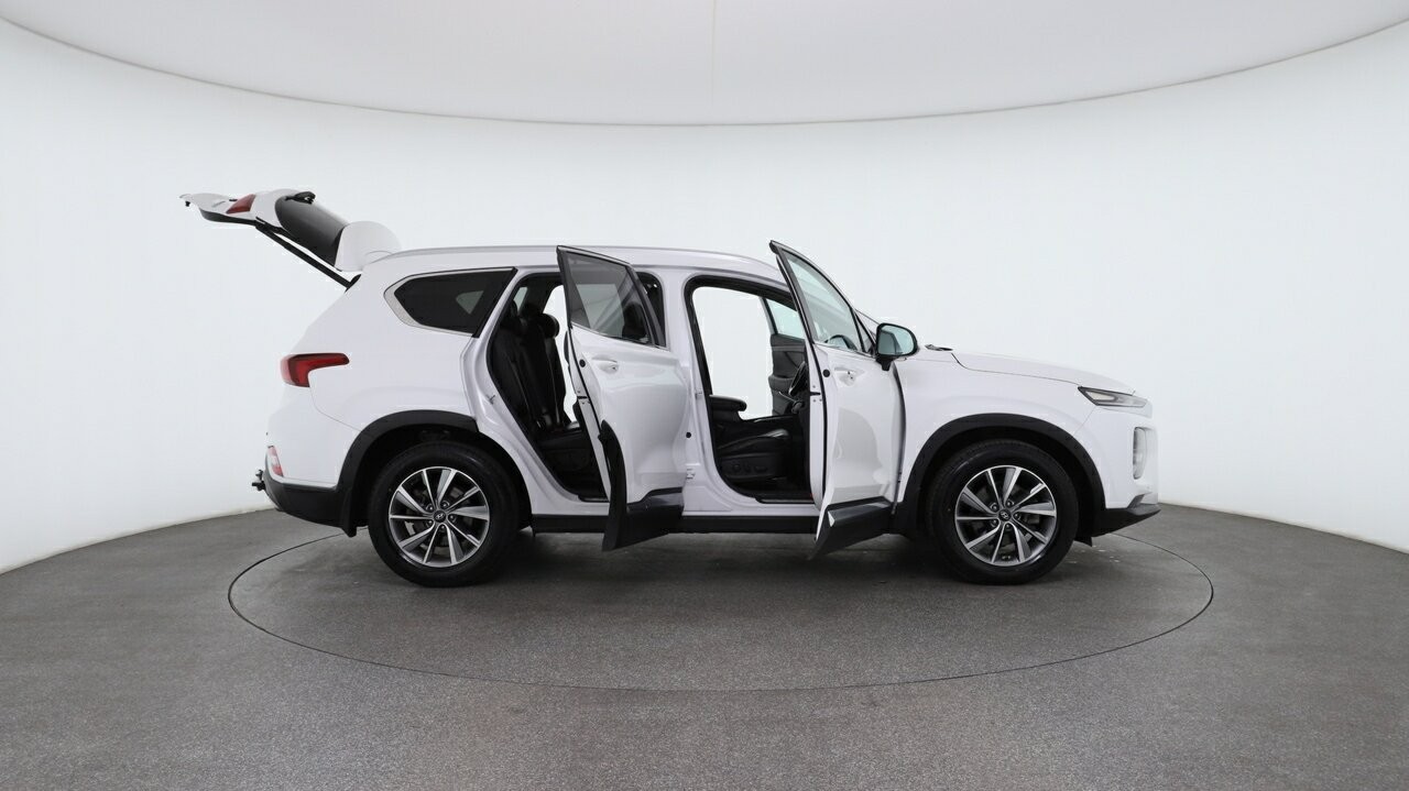 Hyundai Santa Fe image 4