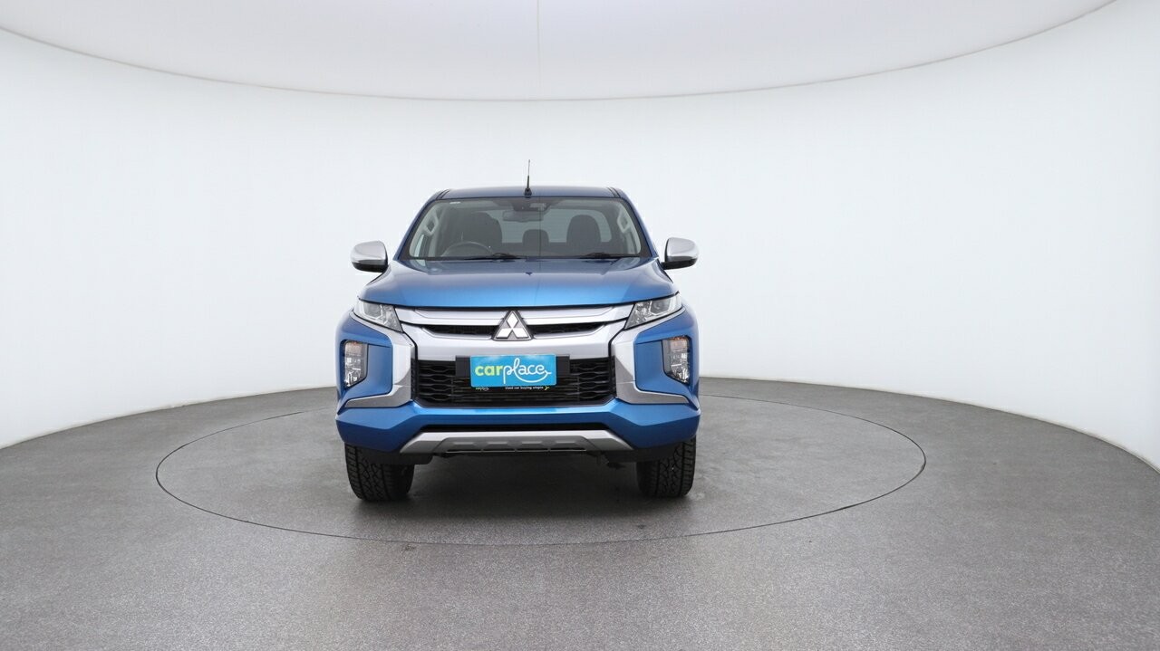 Mitsubishi Triton image 2