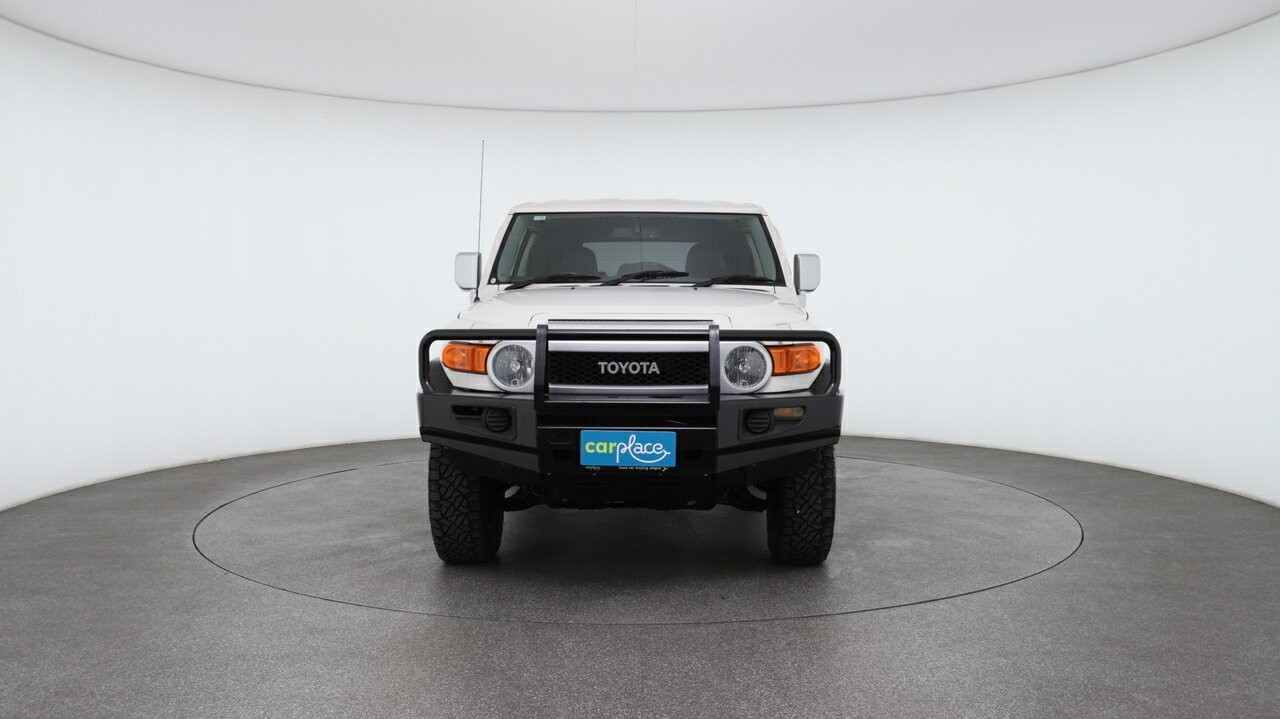 Toyota Fj Cruiser image 2