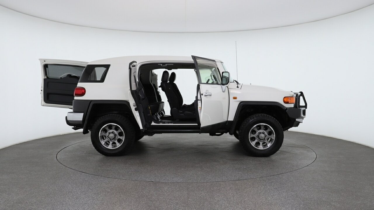 Toyota Fj Cruiser image 4