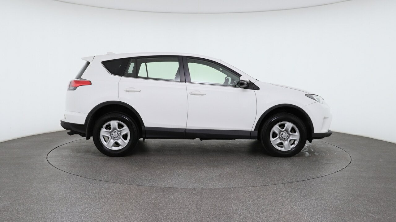 Toyota Rav4 image 3