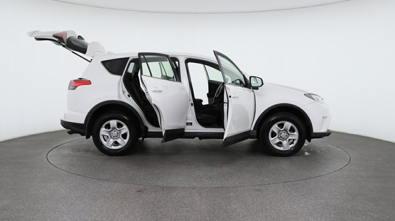 Toyota Rav4 image 4