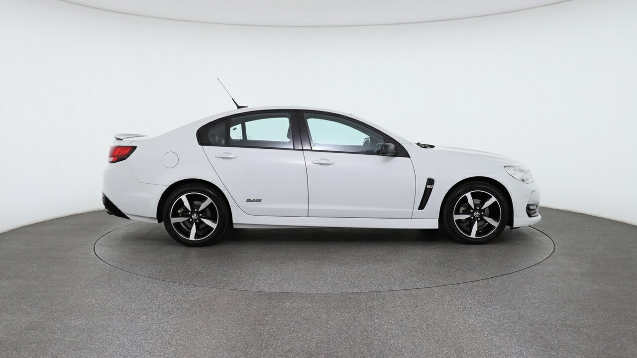 Holden Commodore image 3