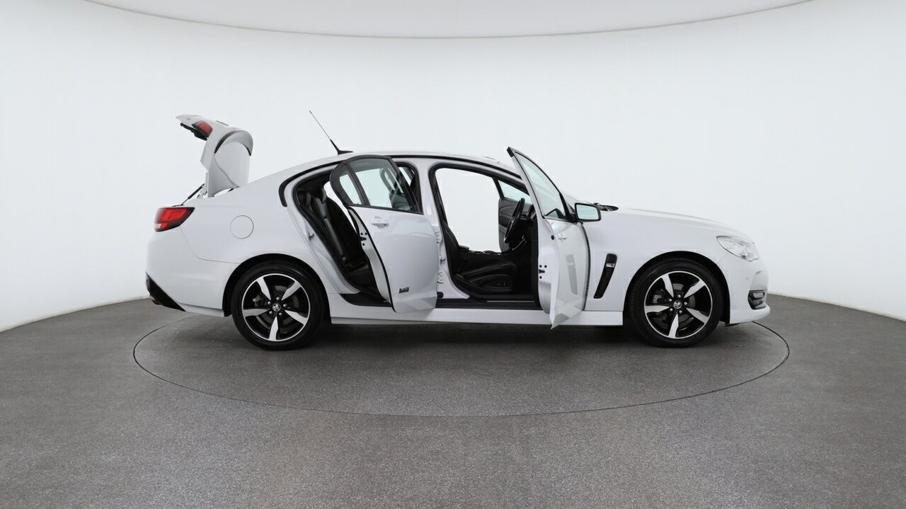 Holden Commodore image 4