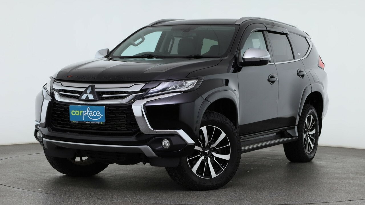 Mitsubishi Pajero Sport image 1