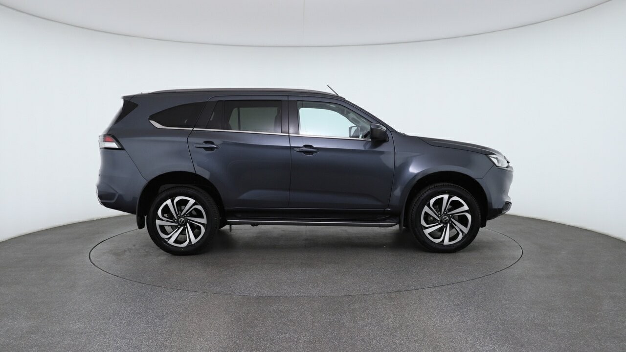 Isuzu Mu-x image 3