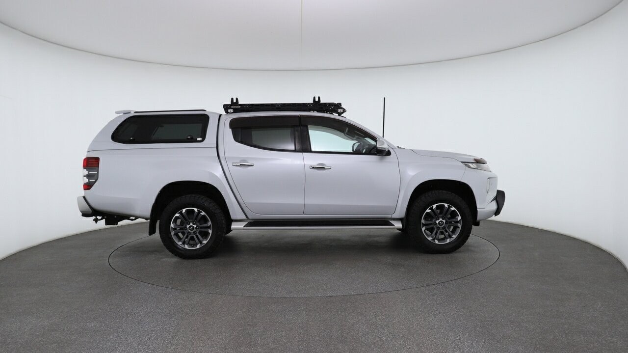 Mitsubishi Triton image 3