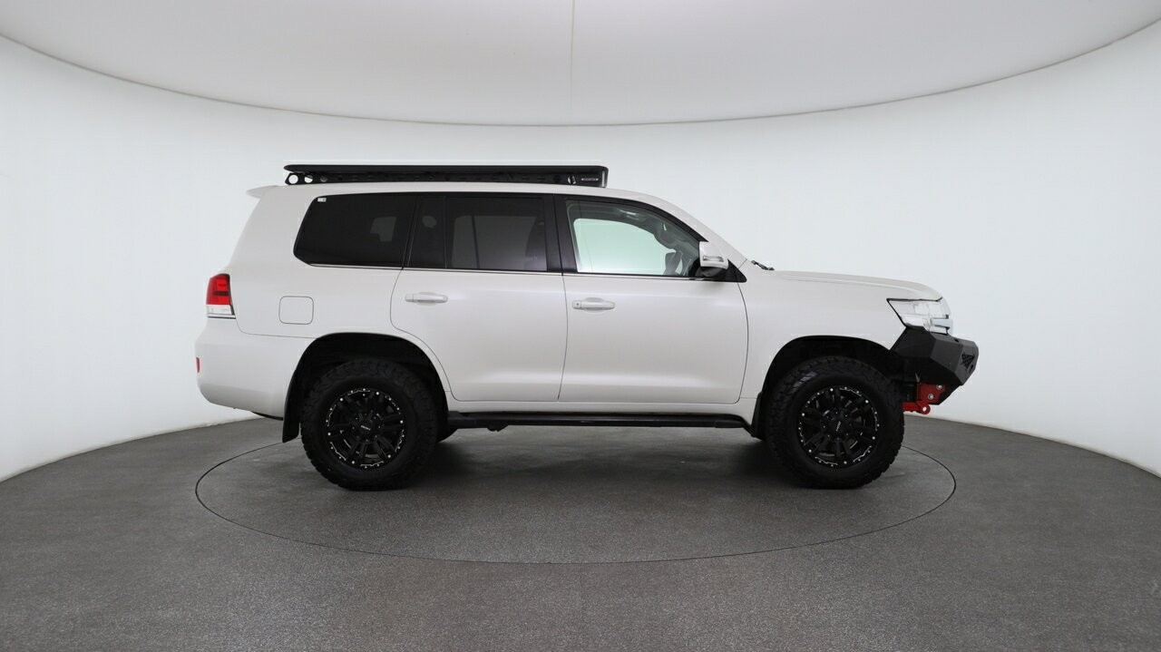 Toyota Landcruiser image 3